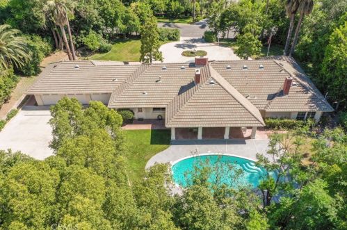 1520 Bonita Vista Dr, San Bernardino CA  92404-2104 exterior