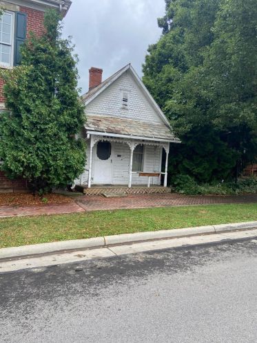 133 Main St, Somerset, OH 43783-9444