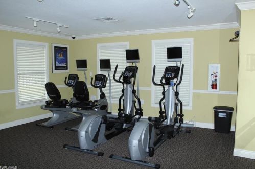 2106 Arbour Walk Cir, Naples, FL 34109-6852