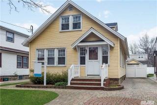 10 Lafayette Ave, Lynbrook, NY 11563-1714
