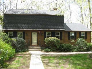 429 Thompson St, Glastonbury, CT 06033-4034