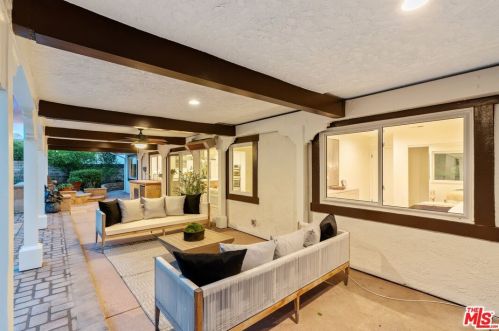 27041 Esward Dr, Calabasas CA  91301-2322 exterior