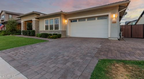 3731 Arabian Dr, Gilbert AZ  85296 exterior