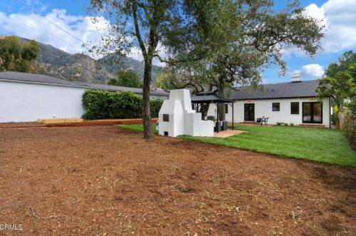2077 Grand Oaks Ave, Altadena CA  91001-3530 exterior