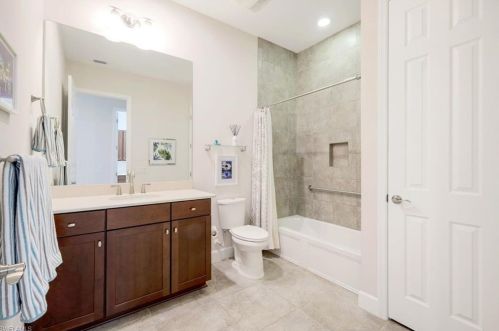 9433 Isla Bella Cir, Bonita Springs FL  34135-7276 exterior