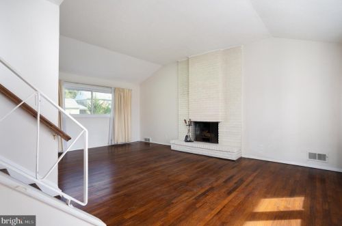4667 Dartmoor Dr, Wilmington, DE 19803-4807
