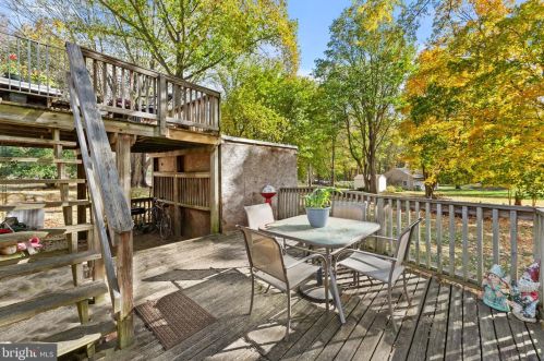 16309 Poplar Hill Rd, Haymarket VA  20169-2101 exterior