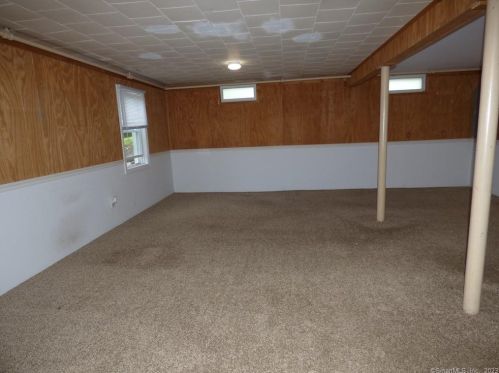 6 Ridgeland Cir, Wallingford CT  06492-2121 exterior