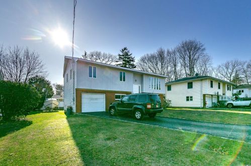 28 Vermont St, Huntington Station, NY 11747-1649