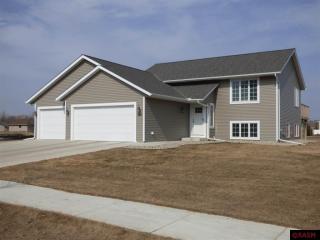 300 Torrey Pines Dr, Mankato MN  56001-2090 exterior