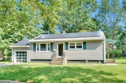 418 2nd Ave, Roselle, NJ 07203-1368