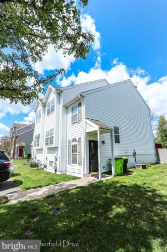 604 Heatherfield Dr, Bear, DE 19701-2590