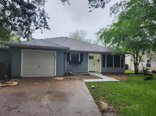 1705 Frost St, Richmond TX  77471-4216 exterior