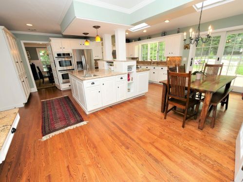 28 Little Harbor Rd, Mount Sinai NY  11766-1208 exterior