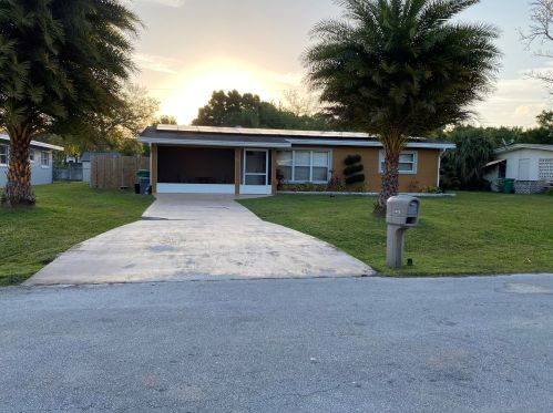 413 Coconut Ave, Fort Pierce, FL 34952-1328