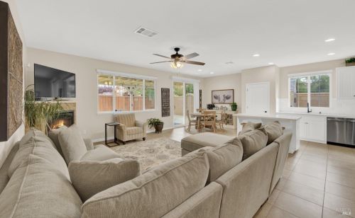 8001 Finchley Ct, Vacaville CA  95687-8253 exterior