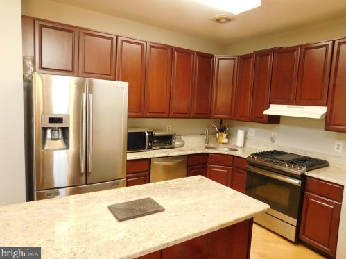 6806 Riverfront Dr, Palmyra, NJ 08065-2160