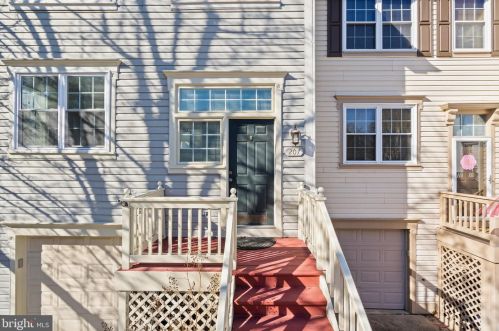 207 Mcdaniel Dr, Purcellville VA  20132-3368 exterior