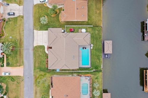 13 Fletcher Ct, Palm Coast, FL 32137-8308