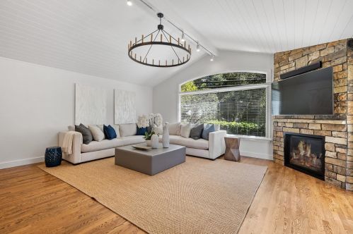 18931 Fernbrook Ct, Saratoga CA  95070-3424 exterior