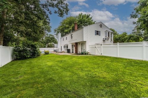 292 Parkside Ave, Miller Place NY  11764-3521 exterior