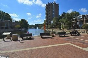 2308 Whitetail Ct, Herndon VA  20191-3018 exterior