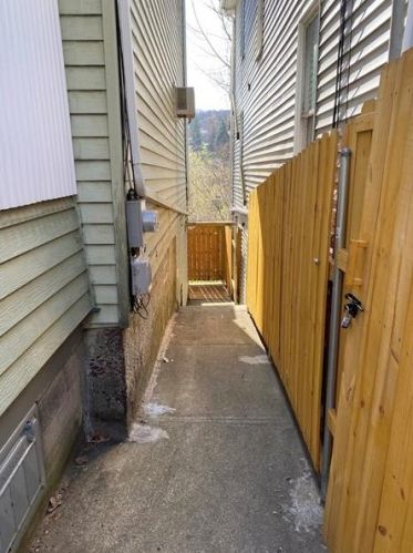 272 Fairview Ave, South Connellsville, PA 15425-3735