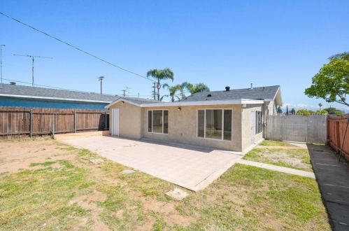 340 Willow Ave, Rialto CA  92376-5832 exterior