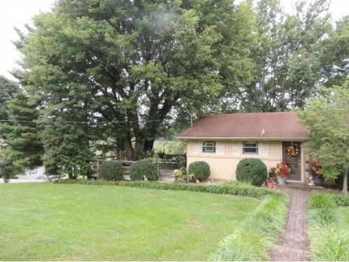 203 Fairford Ln, Blountville, TN 37617-4245