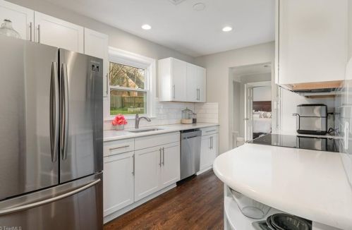 1701 Friendly Ave, Greensboro NC  27403-1238 exterior