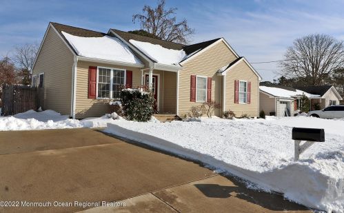 2132 Hollywood Dr, Lacey NJ  08731-3827 exterior
