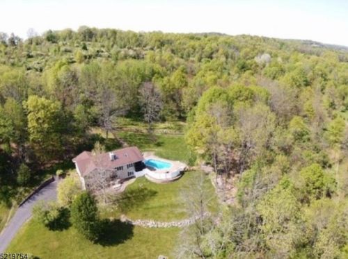 11 Kearny Dr, Wantage NJ  07461-3928 exterior