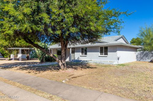 1944 Castle Dr, Tucson, AZ 85713-4518