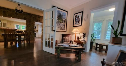 2 Metuchen Ave, Woodbridge NJ  07095-1923 exterior