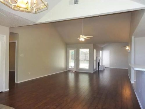 940 Valley View Dr, Lewisville, TX 75067-6140