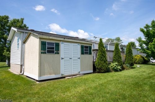 12 Caroline Dr, Belvidere, NJ 07823-2849