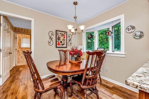 2002 Beechcroft Ct, Cincinnati OH 45233-1713 exterior