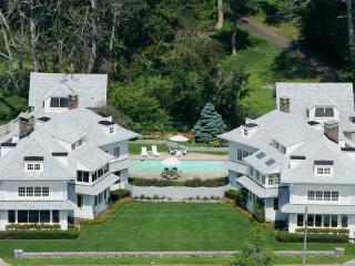 61 Middle Beach Rd, Madison CT  06443-3006 exterior