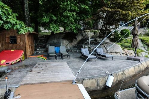 93 Woods Rd, Greenwood Lake NY  10925-4404 exterior