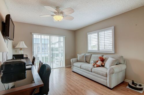 576 Burgundy L, Delray Beach FL  33484-4908 exterior