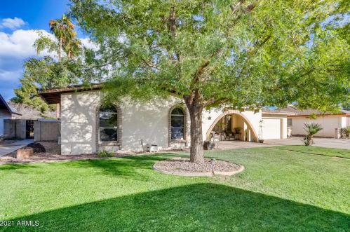 8325 47th Dr, Glendale, AZ 85302-6404