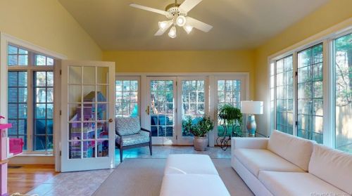 6 Townsend Rd, Farmington CT  06032-1569 exterior