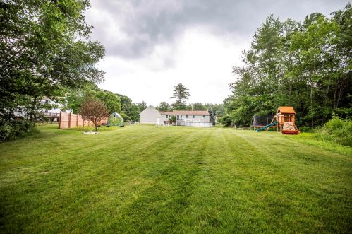 7 Olesen Rd, Derry NH 03038-4847 exterior