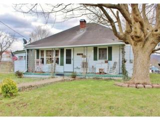 1320 Mimosa Dr, Kingsport, TN 37660-1361