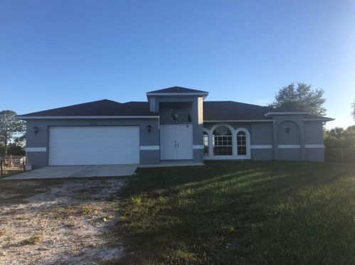 2570 6th Ave, Naples FL  34120-5093 exterior