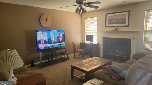 336 Johnny Boy Ln, Berlin Boro NJ  08009-2708 exterior