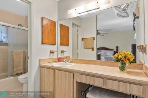 19621 58 Ave, Hialeah FL  33015-4909 exterior