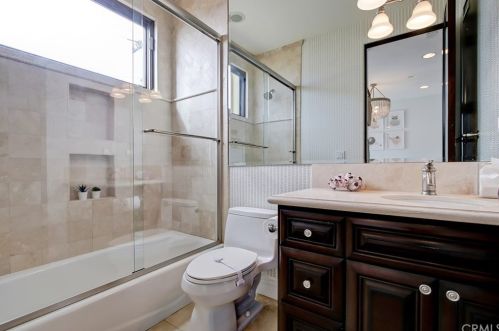 320 33rd Pl, Manhattan Beach CA  90266-3820 exterior