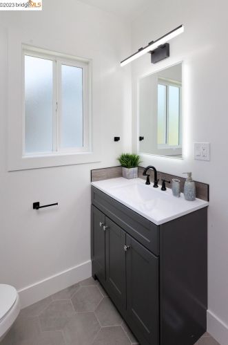 950 39 St, Oakland CA 94608-3899 exterior