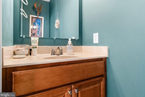 6504 Riverfront Dr, Palmyra NJ  08065-2145 exterior